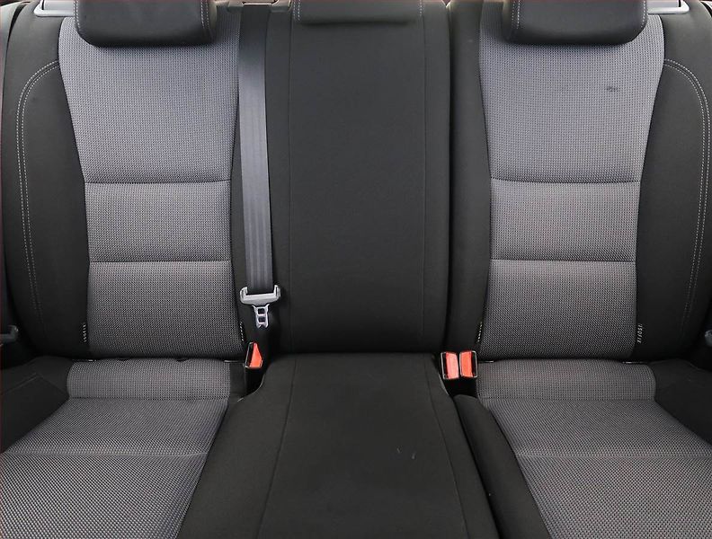 Hyundai i30 (2015) 1.6 MPI, ČR,1.maj, Tempomat - fotka 10 z 18