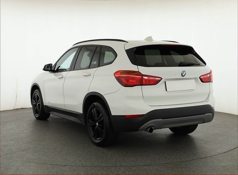 BMW X1 (2016) sDrive18d, Automat, Serv.kniha - fotka 4 z 20