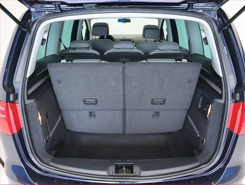 Seat Alhambra (2014) 2.0 TDI, Automat, 7 míst, Navi - fotka 16 z 22