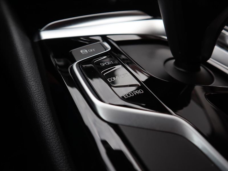 BMW Řada 5 3,0 XD SportLine Adaptive LED - fotka 28 z 45