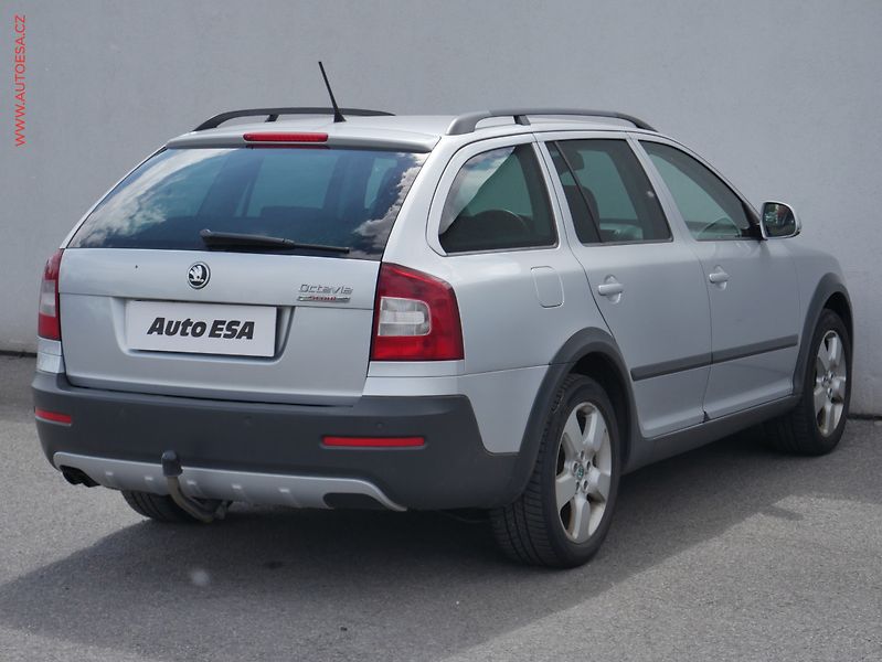 Škoda Octavia (2013) 2.0 TDI 4x4, ČR, Bixenon, AC - fotka 4 z 24