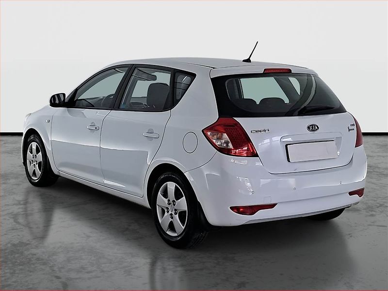 Kia Ceed (2012) 1.6 CRDi, po STK - fotka 4 z 16