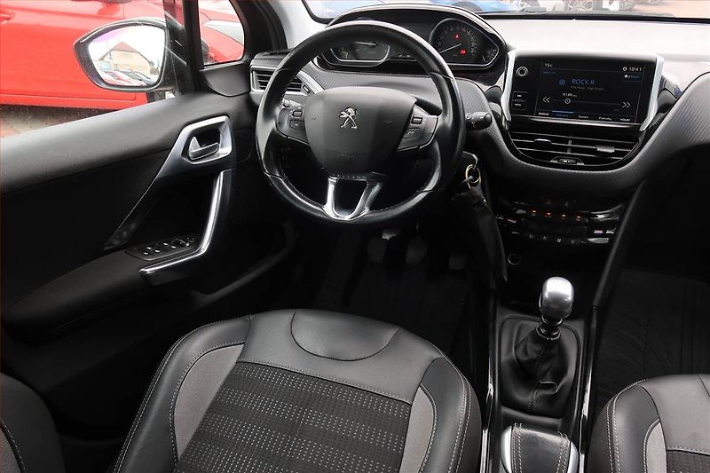 Peugeot 2008 (2018) 1.2 PureTech, Serv.kniha, Kůže - fotka 7 z 17