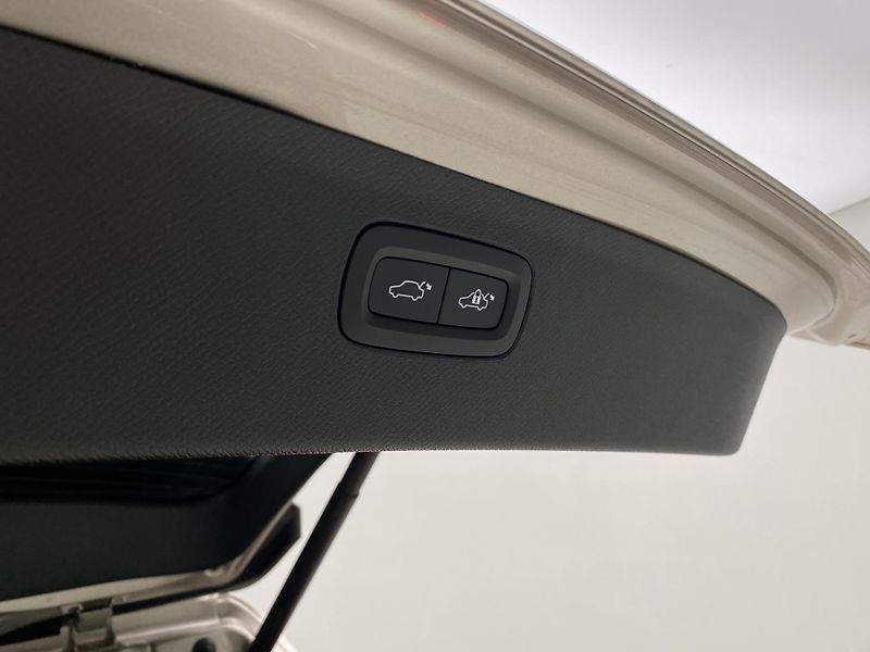 Volvo XC90 B5 AWD BRIGHT PLUS AUT CZ - fotka 34 z 63