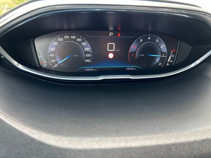 Peugeot 5008 (2018) 1.2PT 96kW A/T! 7míst! Allure! - fotka 29 z 41