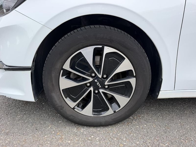 Kia Ceed Kombi 1,5i 103kW  - fotka 10 z 21
