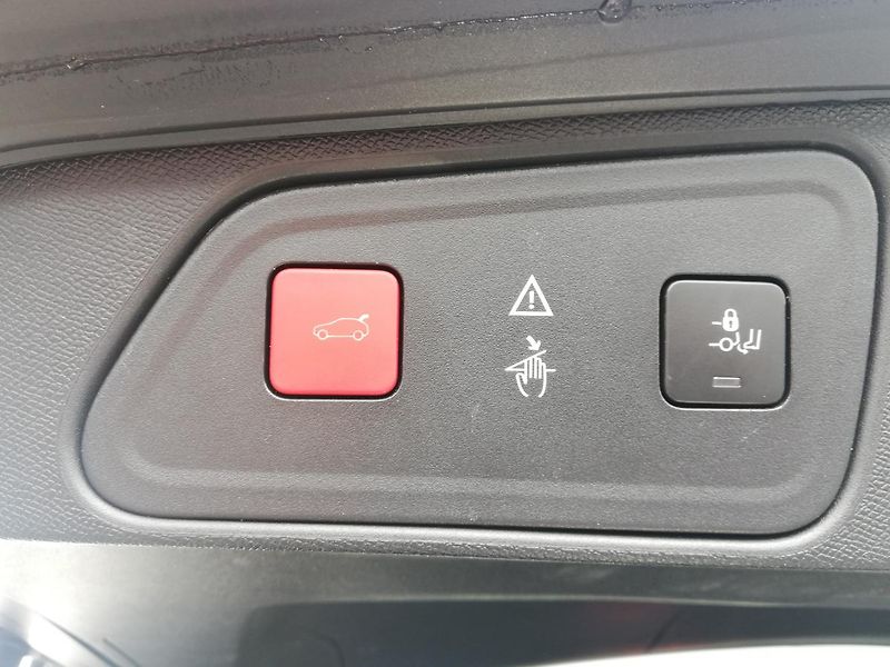 Peugeot 3008 (2017) GT-Line 2,0 bHDi 150k MAN6 - fotka 9 z 23