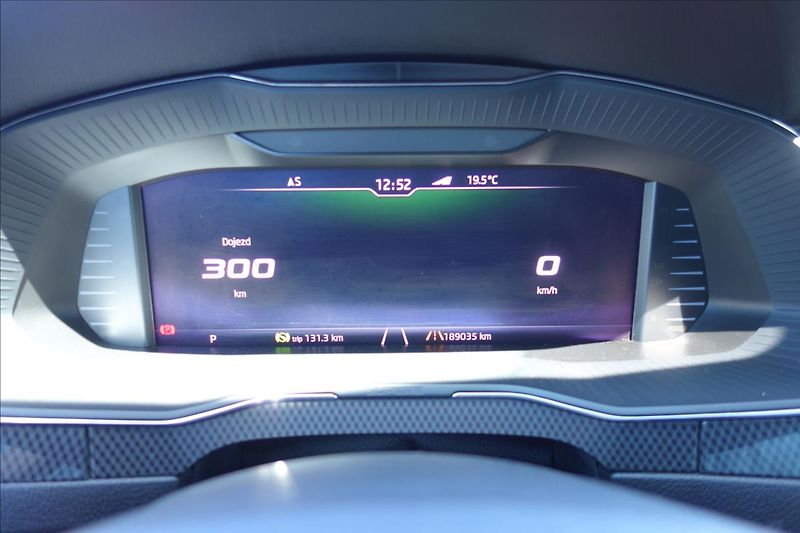 Škoda Superb 2,0 TDi,SERV.KN.,SPORTLINE,DSG - fotka 39 z 49