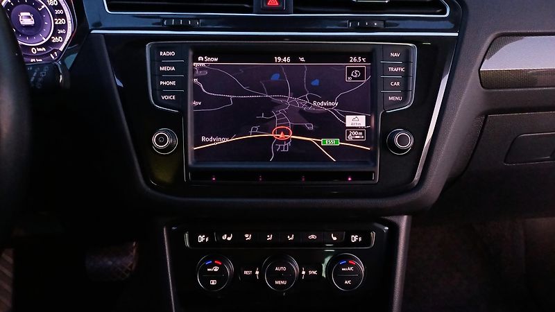 Volkswagen Tiguan TDI 110kW 4x4 HIGHLINE - fotka 31 z 50