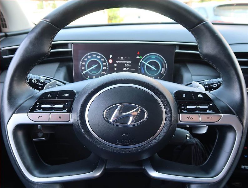 Hyundai Tucson (2022) 1.6 T-GDI HEV - fotka 16 z 22