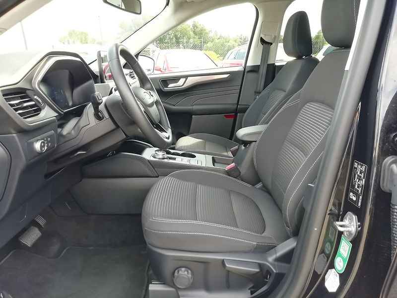 Ford Kuga Titanium 2,5 HEV 4WD  140kW - fotka 5 z 18