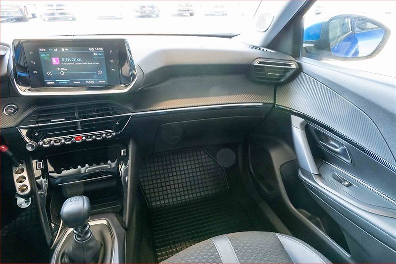 Peugeot 2008 (2020) Allure 1.2 PureTech, ČR,1.maj - fotka 8 z 17