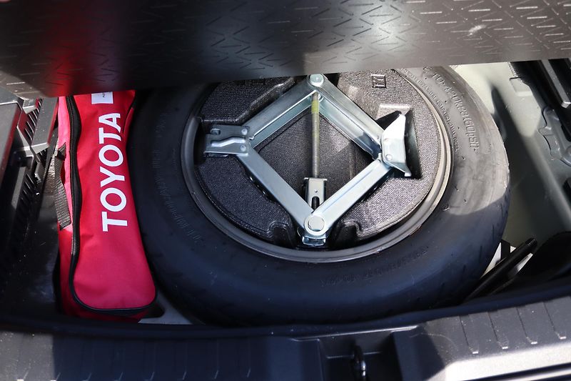 Toyota RAV4 2.5 HYBRID CVT 131kW - fotka 42 z 50
