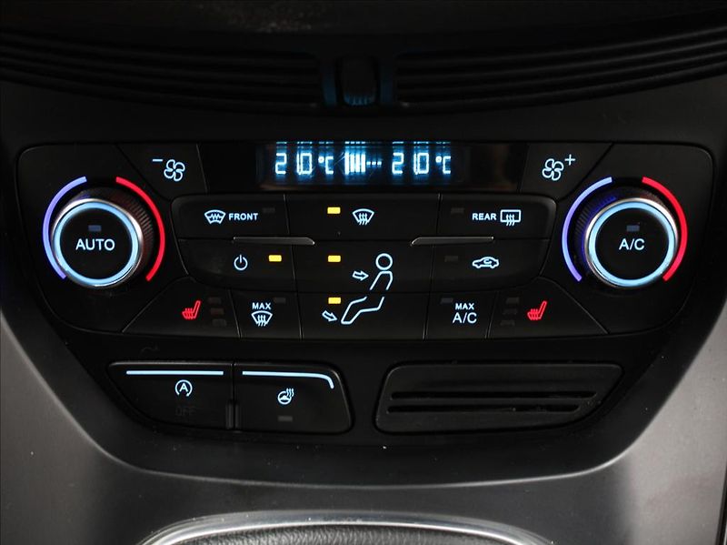 Ford Kuga 1,5 TDCi 88kW Titan.X ACC ČR - fotka 20 z 23