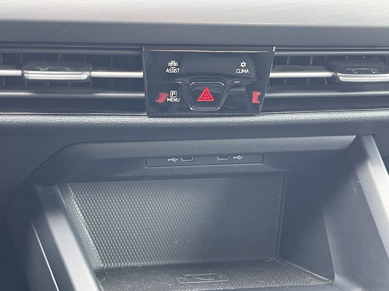Volkswagen Golf (2022) 1,5 eTSI 110 kW DSG Style Plus - fotka 12 z 30