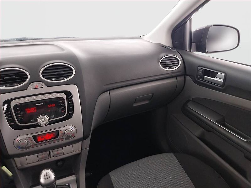 Ford Focus (2010) 1.6 16V, po STK, jezdí skvěle - fotka 8 z 16