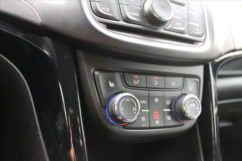 Opel Zafira 1,4 Tourer, Turbo, DSG, 7míst - fotka 16 z 38