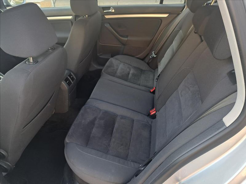 Volkswagen Golf 1,6 TDI Variant - fotka 35 z 43