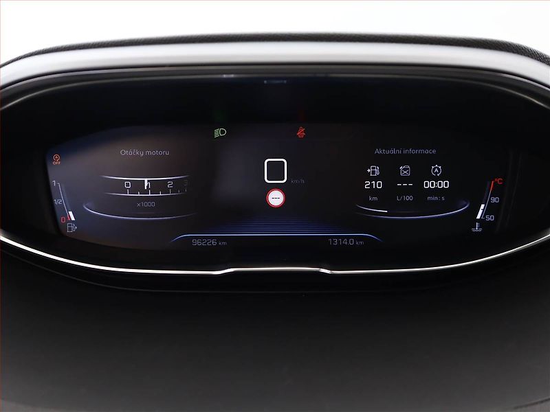 Peugeot 3008 (2020) 1.5 BlueHDi, ČR,1.maj - fotka 9 z 15