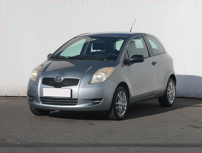 Toyota Yaris (2008) 1.0 VVT-i, nová STK, Klima - fotka 2 z 16