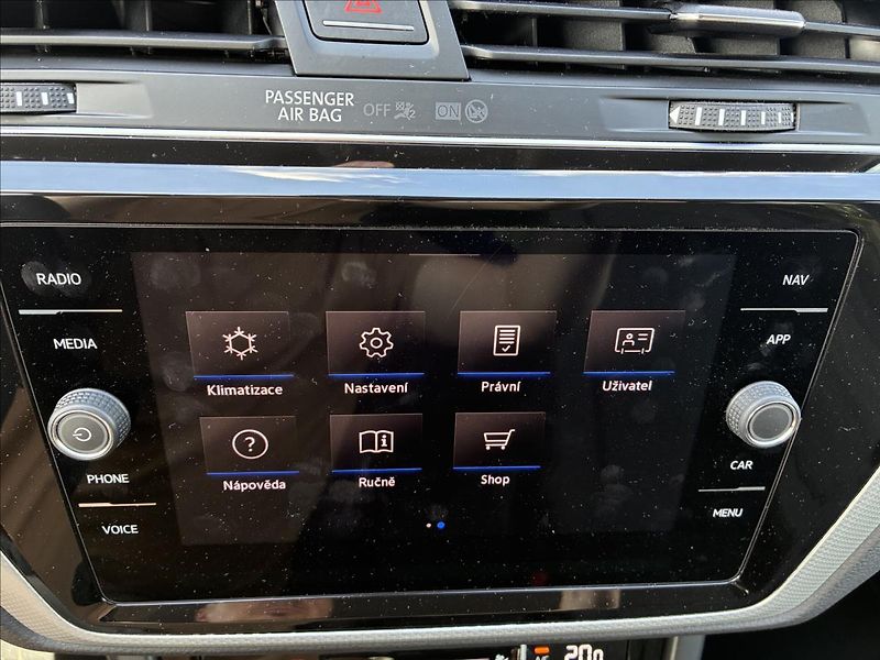 Volkswagen Touran 2,0 TDI ,7 MÍST,TAŽNÉ,KAMERA - fotka 27 z 35