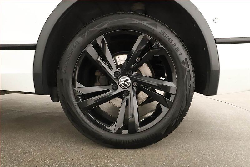 Volkswagen Tiguan Allspace (2022) 2.0 TDI - fotka 12 z 28