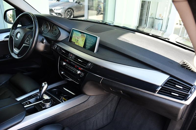 BMW X5 xDrive30d NAVI KŮŽE KAMERA - fotka 18 z 39