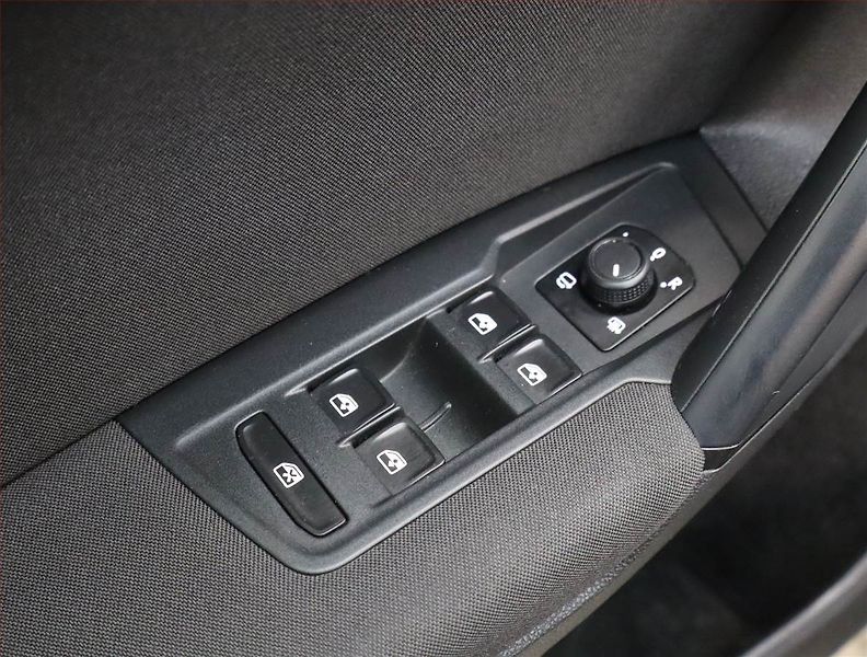 Volkswagen Tiguan (2020) R-Line 1.5 TSI - fotka 17 z 23