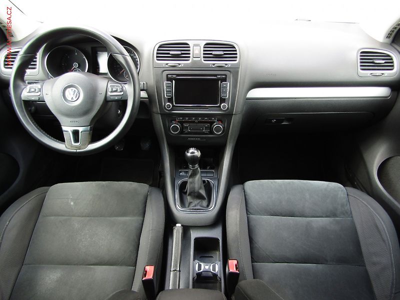 Volkswagen Golf (2008) 2.0TDi, Highline - fotka 8 z 17