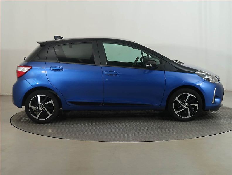 Toyota Yaris (2020) 1.5 Dual VVT-i, Automat - fotka 6 z 14