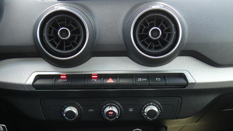 Audi Q2 1,0 TFSI Advanced - fotka 18 z 24