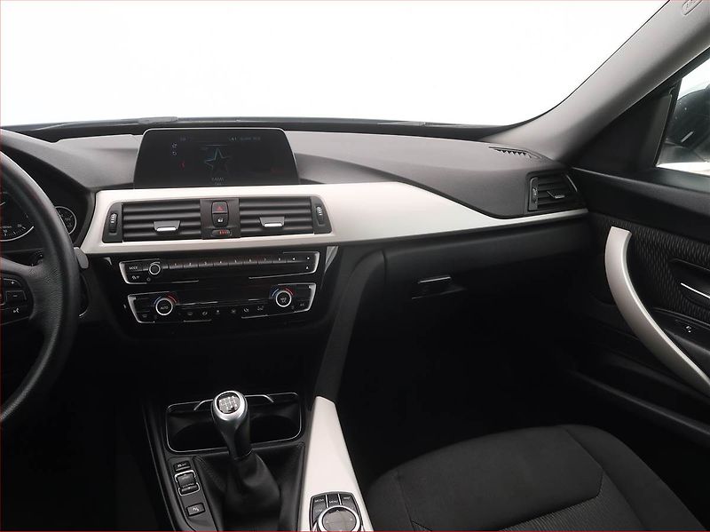 BMW Řada 3 (2018) 318d GT, Automat, Navi - fotka 8 z 25