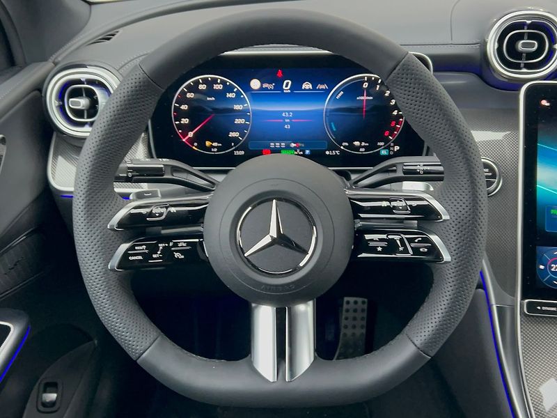 Mercedes-Benz GLC 300 de 4MATIC kupé - fotka 18 z 29