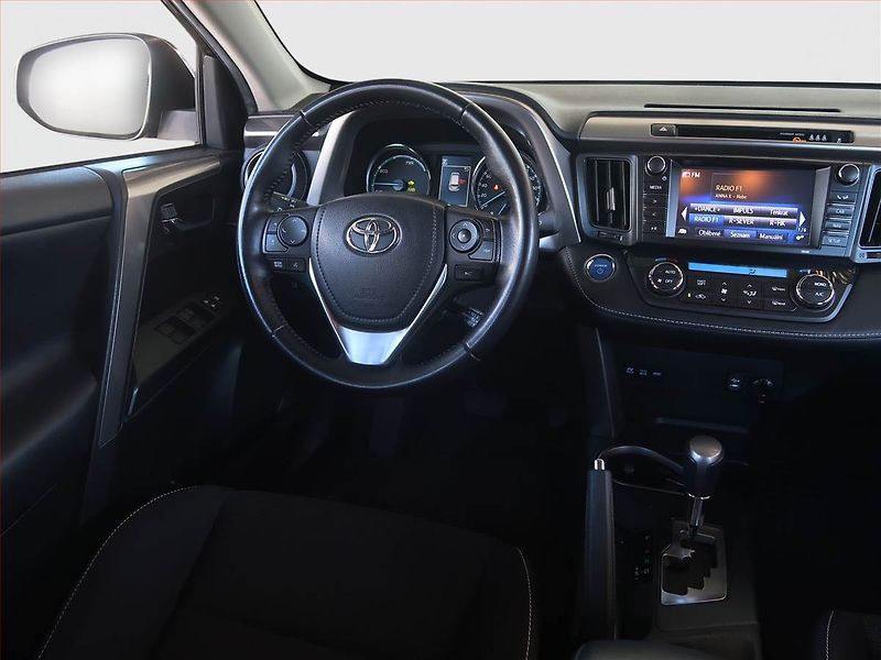 Toyota RAV4 (2016) 2.5 Hybrid - fotka 6 z 17