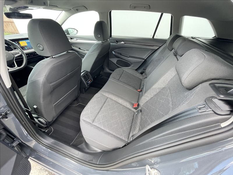 Volkswagen Golf Variant 1,5 eTSI DSG Life Kamera+KESSY - fotka 16 z 23