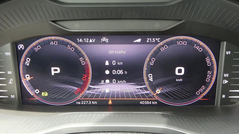 Škoda Karoq 1,5 TSI DSG Sportline - fotka 14 z 24