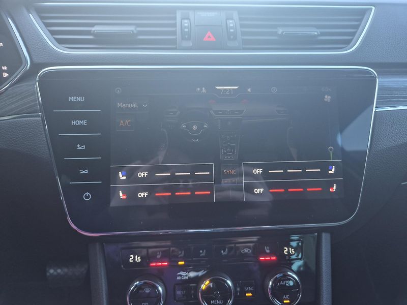 Škoda Superb Combi 2,0TDi DSG 110kw 17ALU - fotka 27 z 44