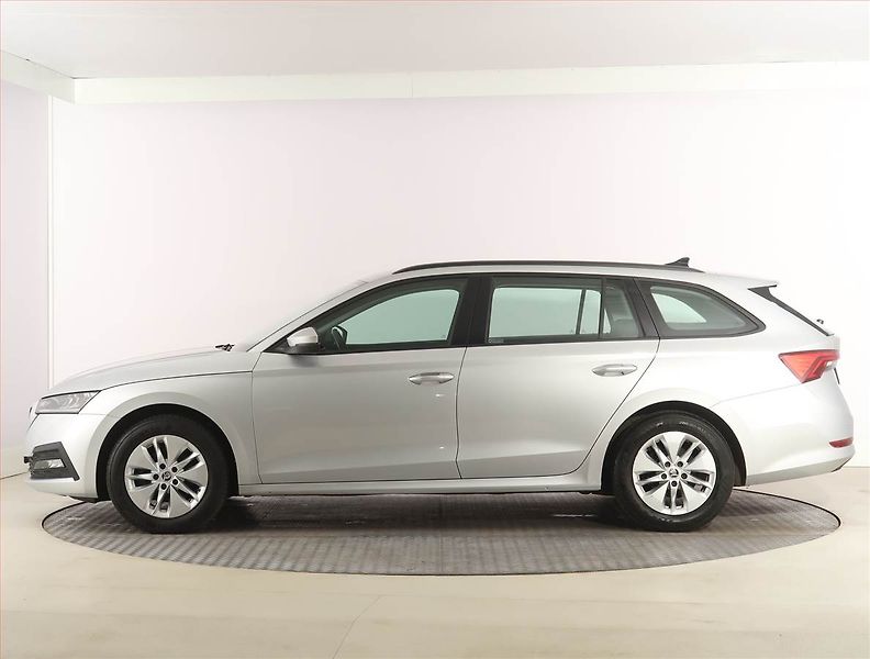 Škoda Octavia (2023) Ambition 2.0 TDI, ČR,1.maj - fotka 3 z 24