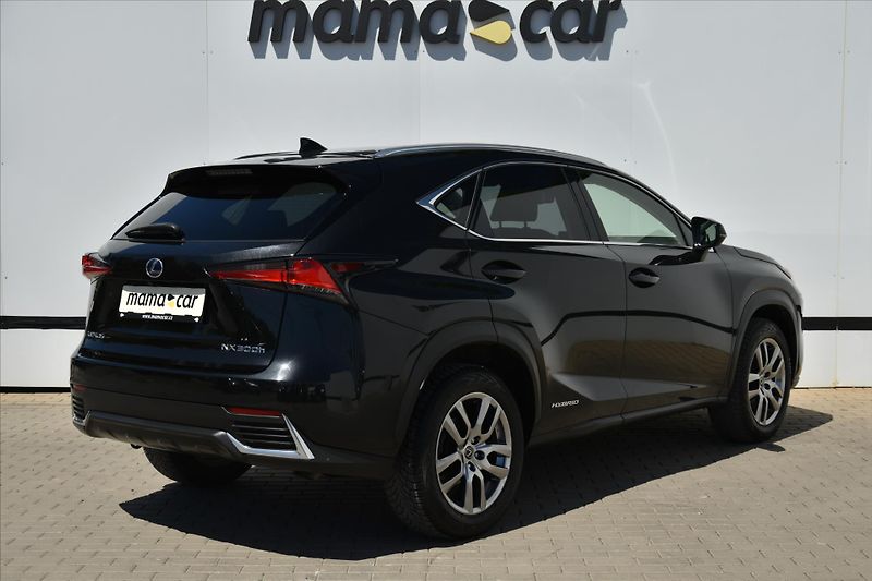 Lexus NX 300h 2.5 145kW 4WD PRESTIGE ČR - fotka 7 z 31