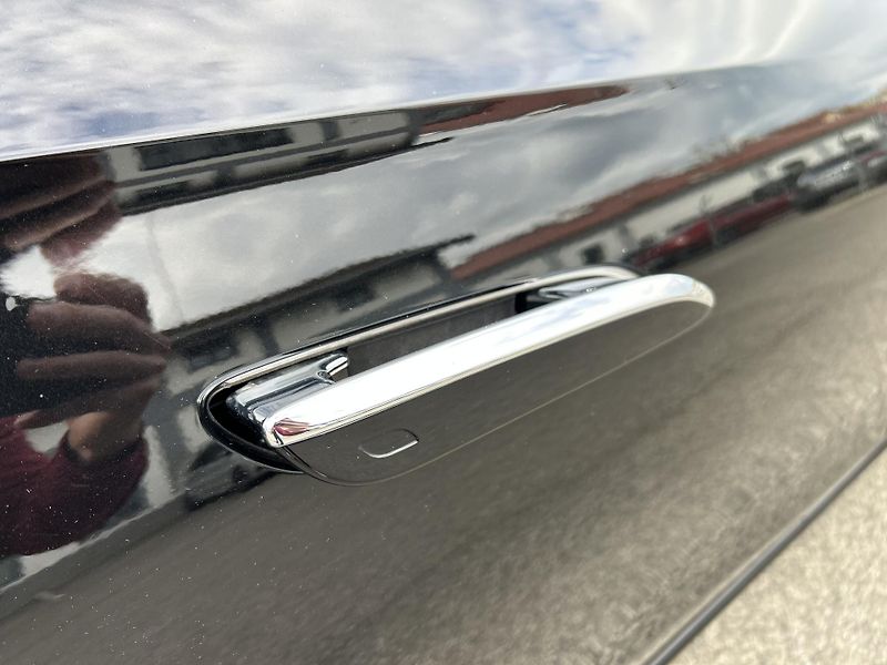 Mercedes-Benz Třídy E E 220d 4Matic AMG - fotka 10 z 28