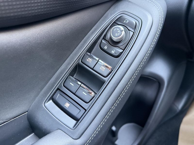 Subaru Forester e-BOXER EXECUTIVE CVT Lineartr - fotka 24 z 29