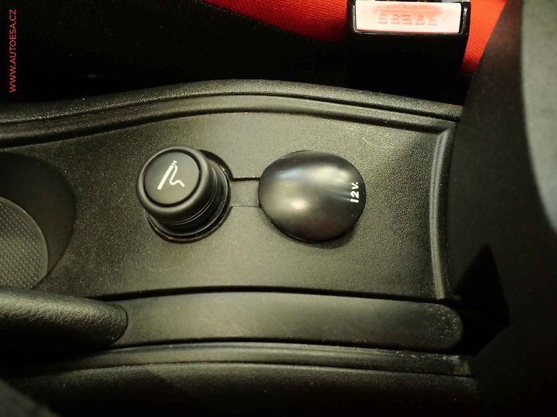 Citroën C4 (2010) 1.6 16v, 2.maj,ČR, Klima - fotka 21 z 21