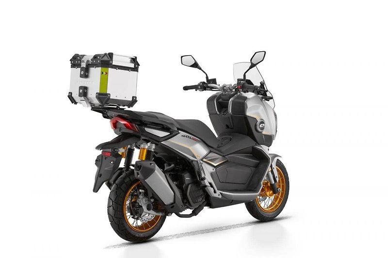 QJ Motor (2026) ATR 125 VČ  KUFRU NOVINKA 2026 - fotka 6 z 7