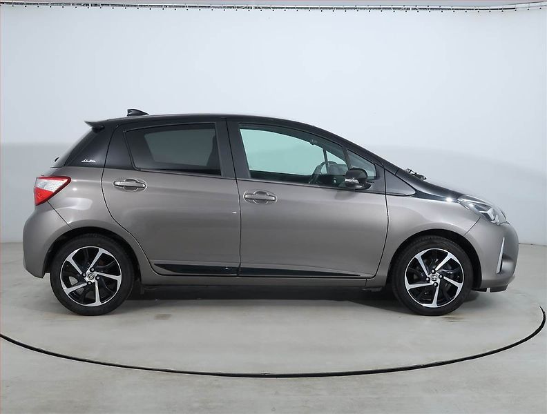 Toyota Yaris (2020) 1.5 Dual VVT-i, Serv.kniha - fotka 6 z 19