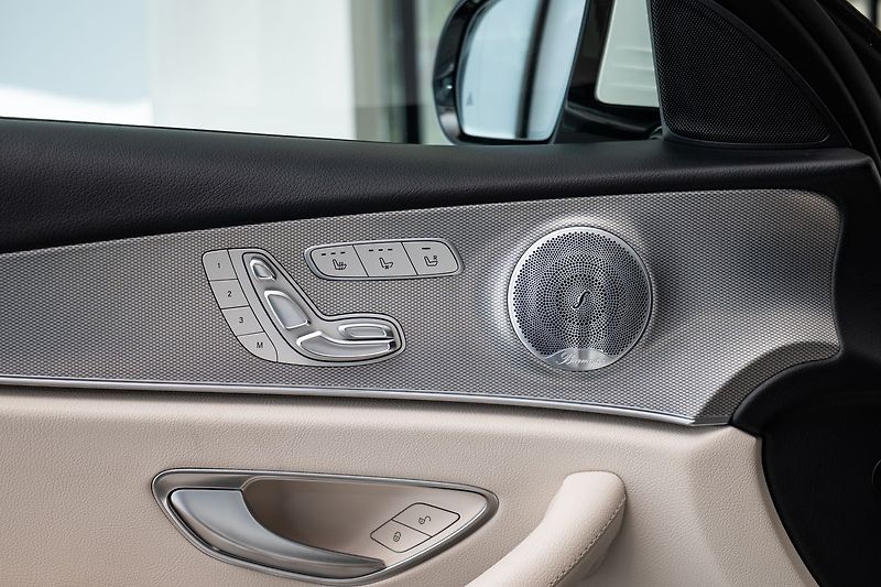 Mercedes-Benz Třídy E 4MATIC Burmester/ventilace - fotka 8 z 21