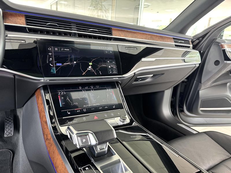 Audi A8 50TDI Q*Vzduch*REZERVACE! - fotka 21 z 49