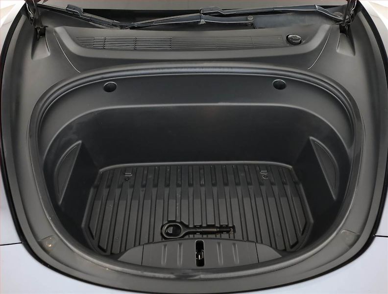 Tesla Model 3 (2021) Std Range Plus 52kWh, SoH 85% - fotka 17 z 21