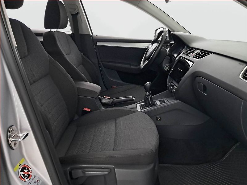 Škoda Octavia (2013) 1.6 TDI, Tempomat - fotka 9 z 15