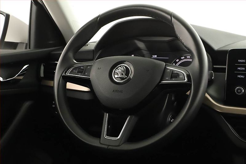 Škoda Scala (2020) 1.0 TSI, Tempomat - fotka 8 z 13