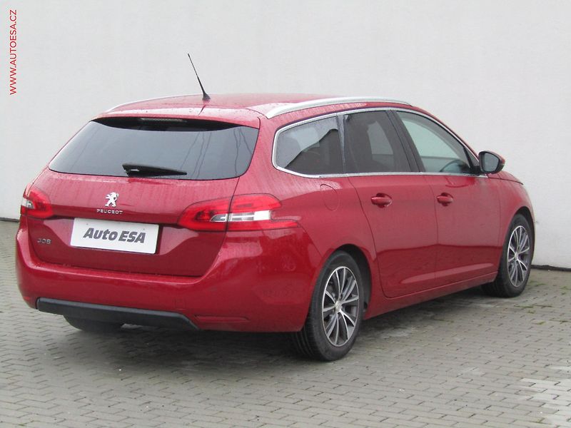 Peugeot 308 (2014) 1.2 PT, ČR, Allure, LED - fotka 4 z 17